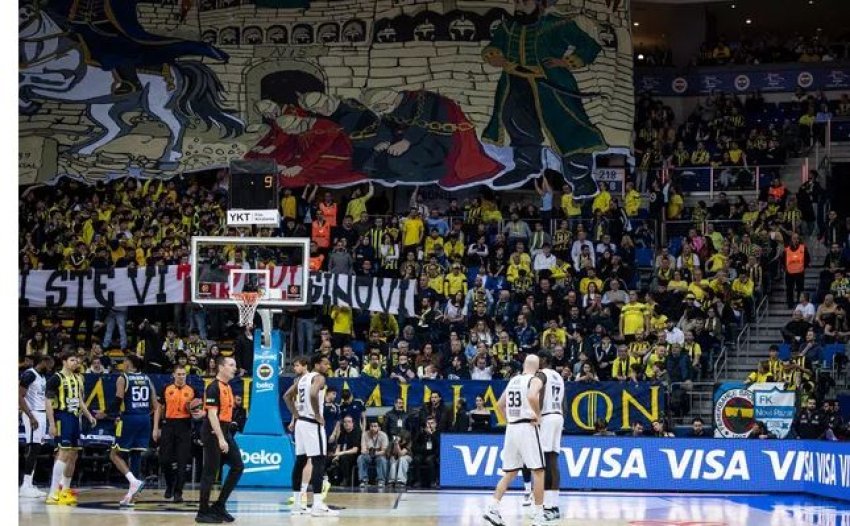 Tifozët e Fenerbahçes dhe Partizanit përplasën historinë e Betejës së Kosovës në Euroligë