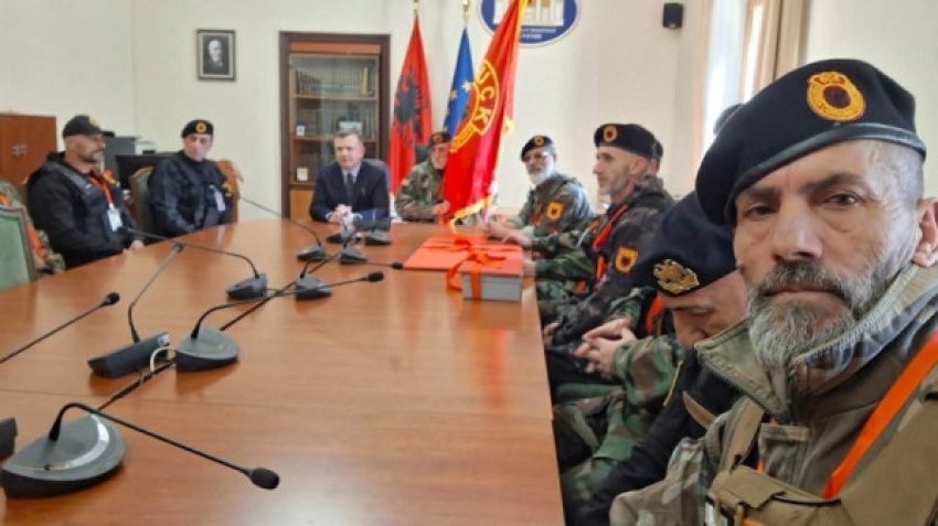 Iniciativa “Të gjithë për luftëtarin” viziton Kuvendin e Shqipërisë për çështjen e Gjykatës në Hagë