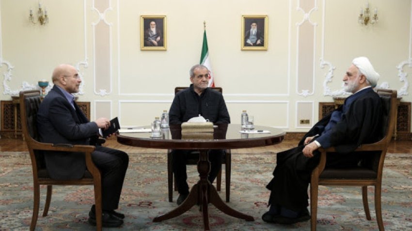 Iran udhëhiqet përkohësisht nga një këshill treanëtarësh pas vdekjes së Khameneit