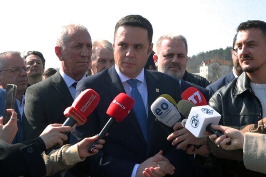 Abdixhiku nderon sakrificën e familjes Jashari në 28-vjetorin e Epopesë së UÇK-së