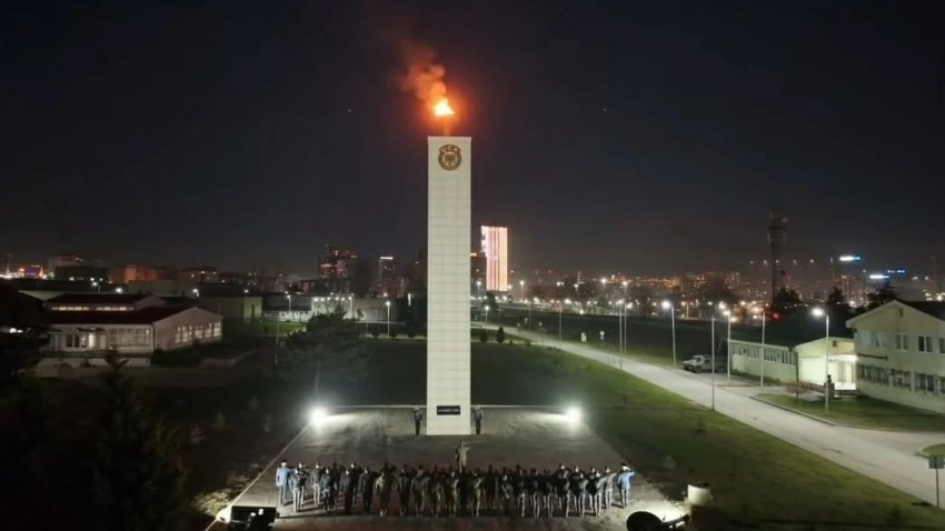 FSK ndez flakadanin përkujtimor në kazermën “Adem Jashari” në përmbyllje të 28-vjetorit të Epopesë së UÇK-së.