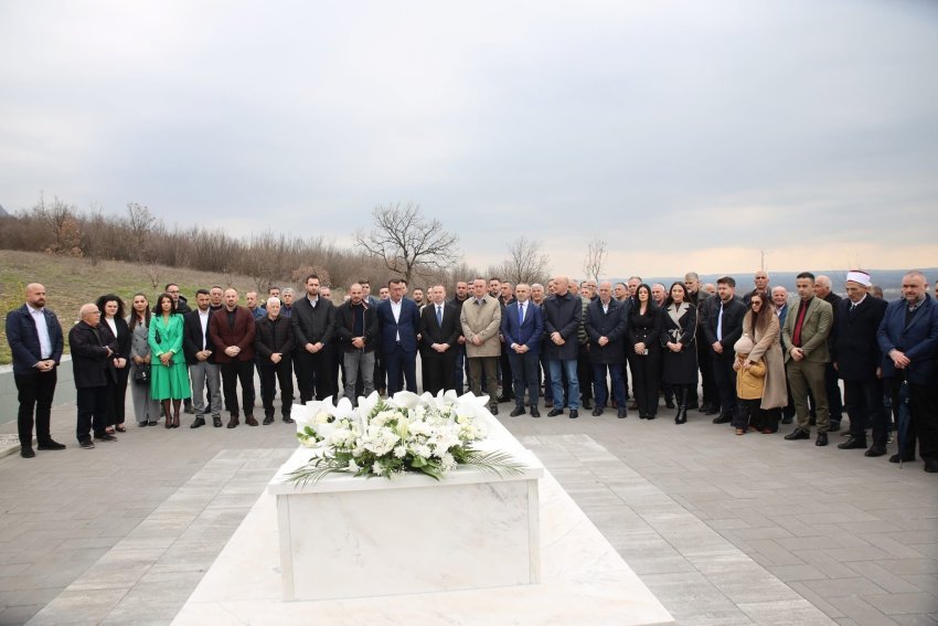 Homazhe për Haki Rugovën në 4-vjetorin e vdekjes së tij