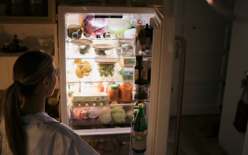 Ushqimet dhe zakonet që përmirësojnë gjumin