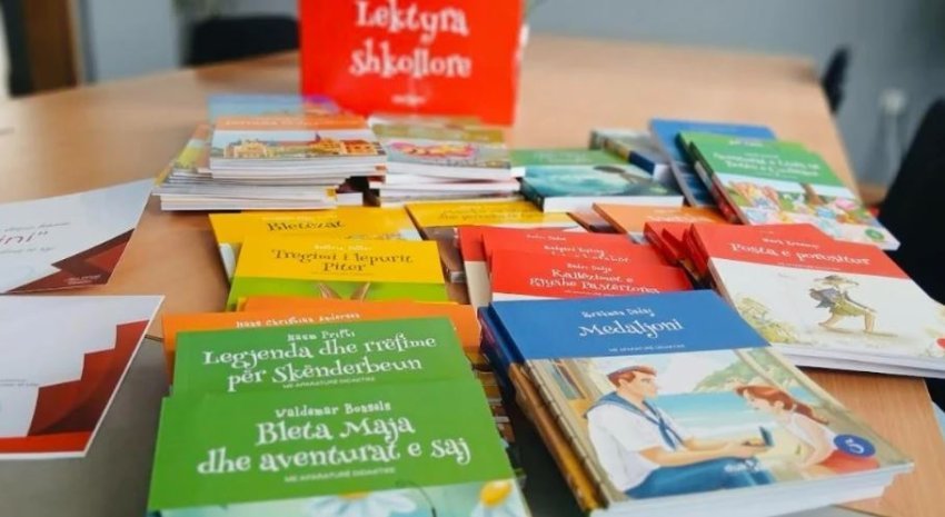 Shtëpia botuese “Dukagjini” dhuron lektyra shkollore për bibliotekat e shkollave në 32-vjetorin e themelimit.