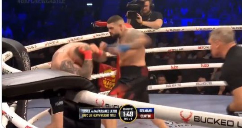 Gzim Selmani shkëlqen në debutimin e tij në boksin pa doreza, impresionon Conor McGregor