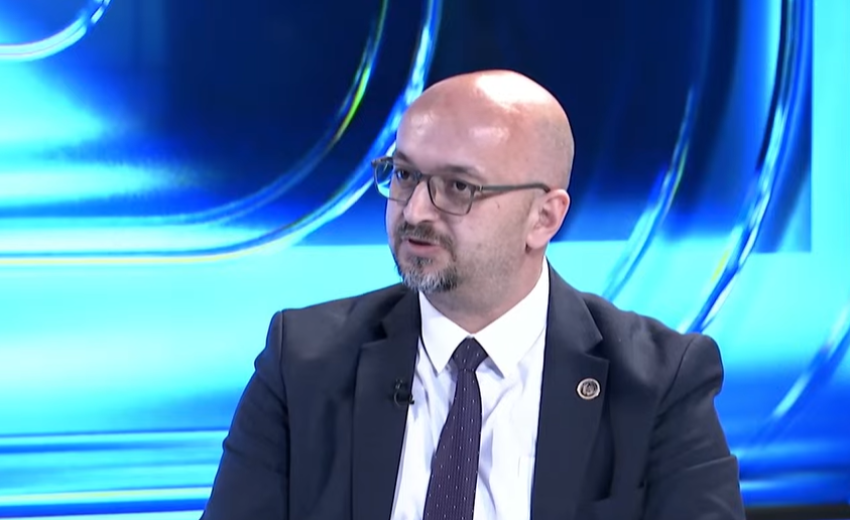 Eksperti Shala kritikon heshtjen ndërkombëtare ndaj militarizimit të Serbisë pranë kufirit me Kosovën