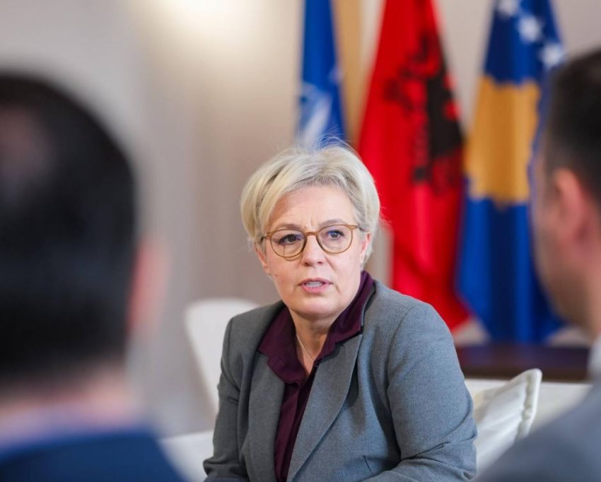 Polemika për ndalimin e vizitave të Donika Gërvallës në Shqipëri