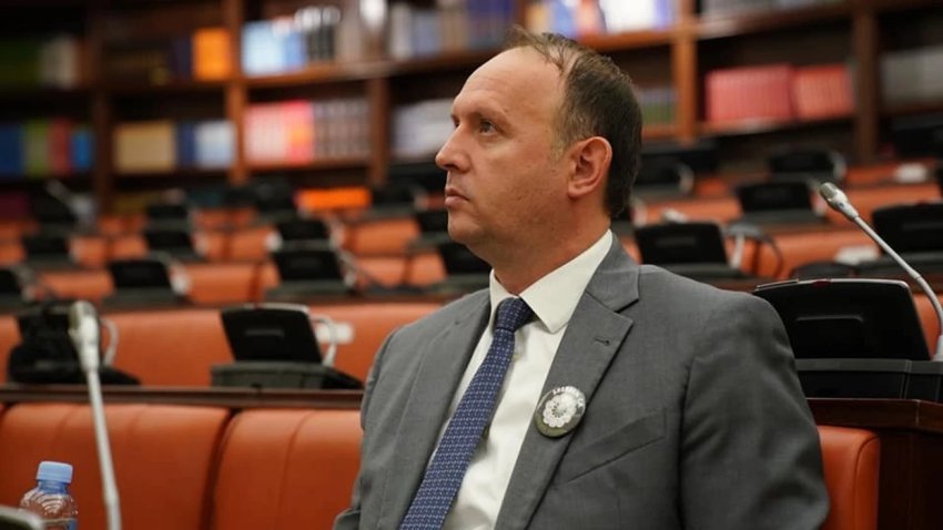 Afrim Gashi: Hapja e Kushtetutës kërkon konsensus dhe diskutim të thellë për Badenterin në Gjykatën Kushtetuese