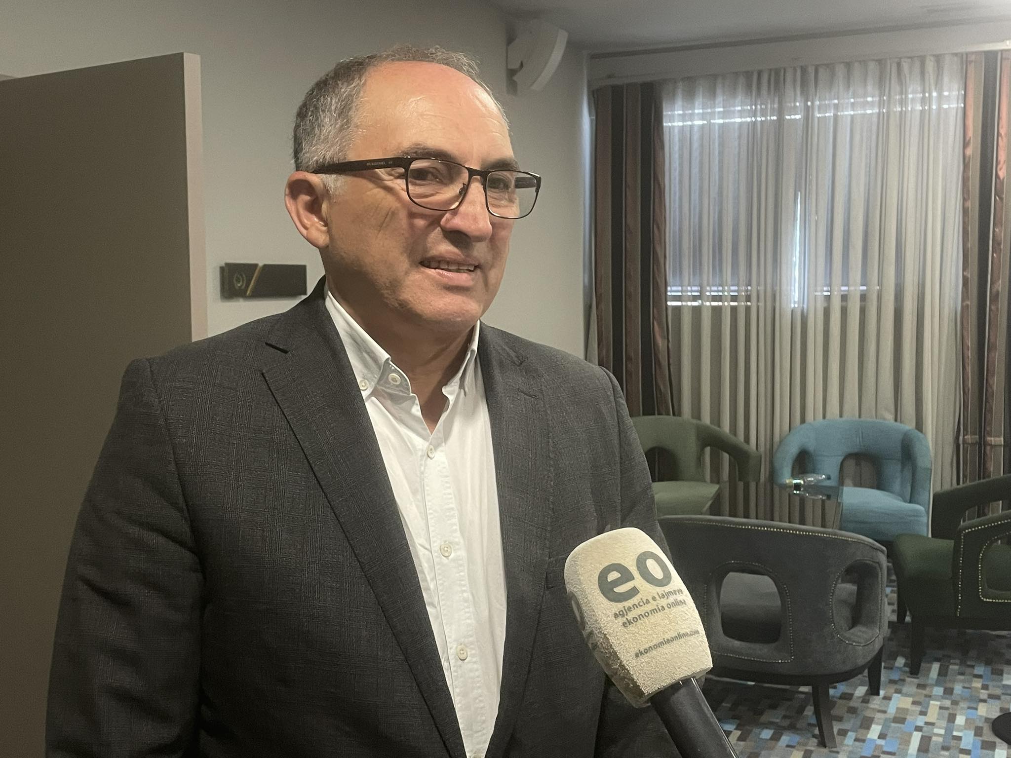 Shaqir Totaj akuzon Qeverinë e Kurtit për falimentimin e komunave