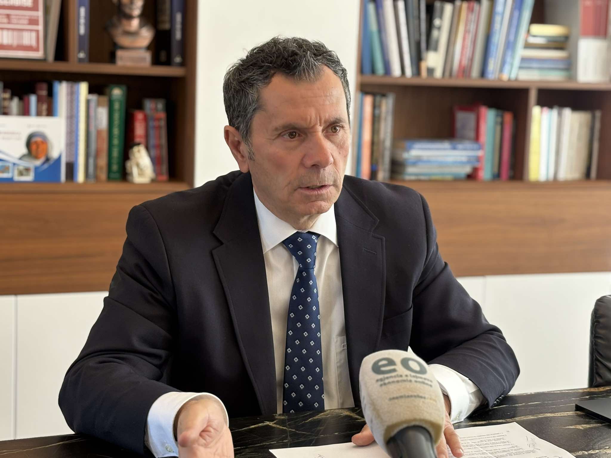 Tomë Gashi kritikon ashpër deklaratat e Adriana Matoshit për Vjosa Osmanin