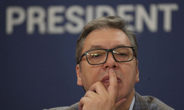 Kos paralajmëron Serbinë për ndikimin rus dhe anëtarësimin në BE