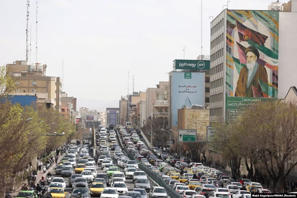 Sulmet dhe tensionet në Teheran dhe Izrael, njerëzit në panik