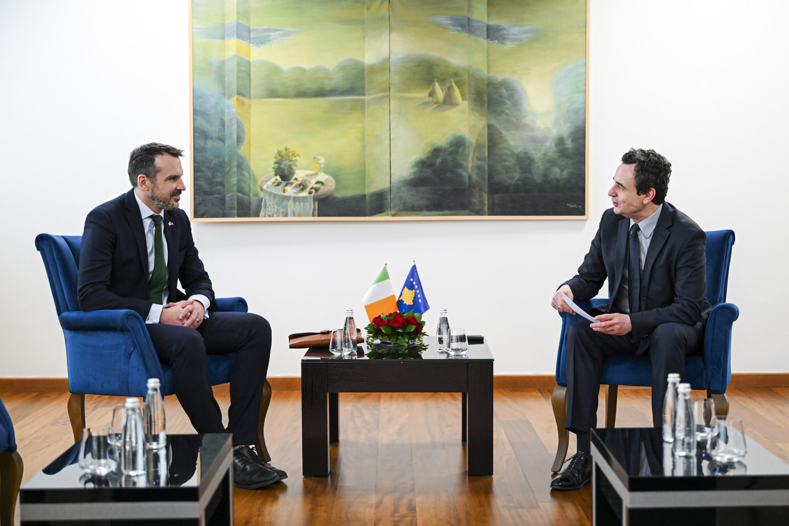 Kryeministri Kurti priti ambasadorin irlandez për Ditën e Shën Patrikut