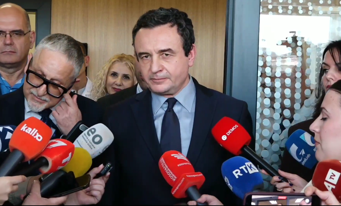 Kurti kërkon përgjigje nga MPB për gjendjen në kampin “Enver Zymeri”