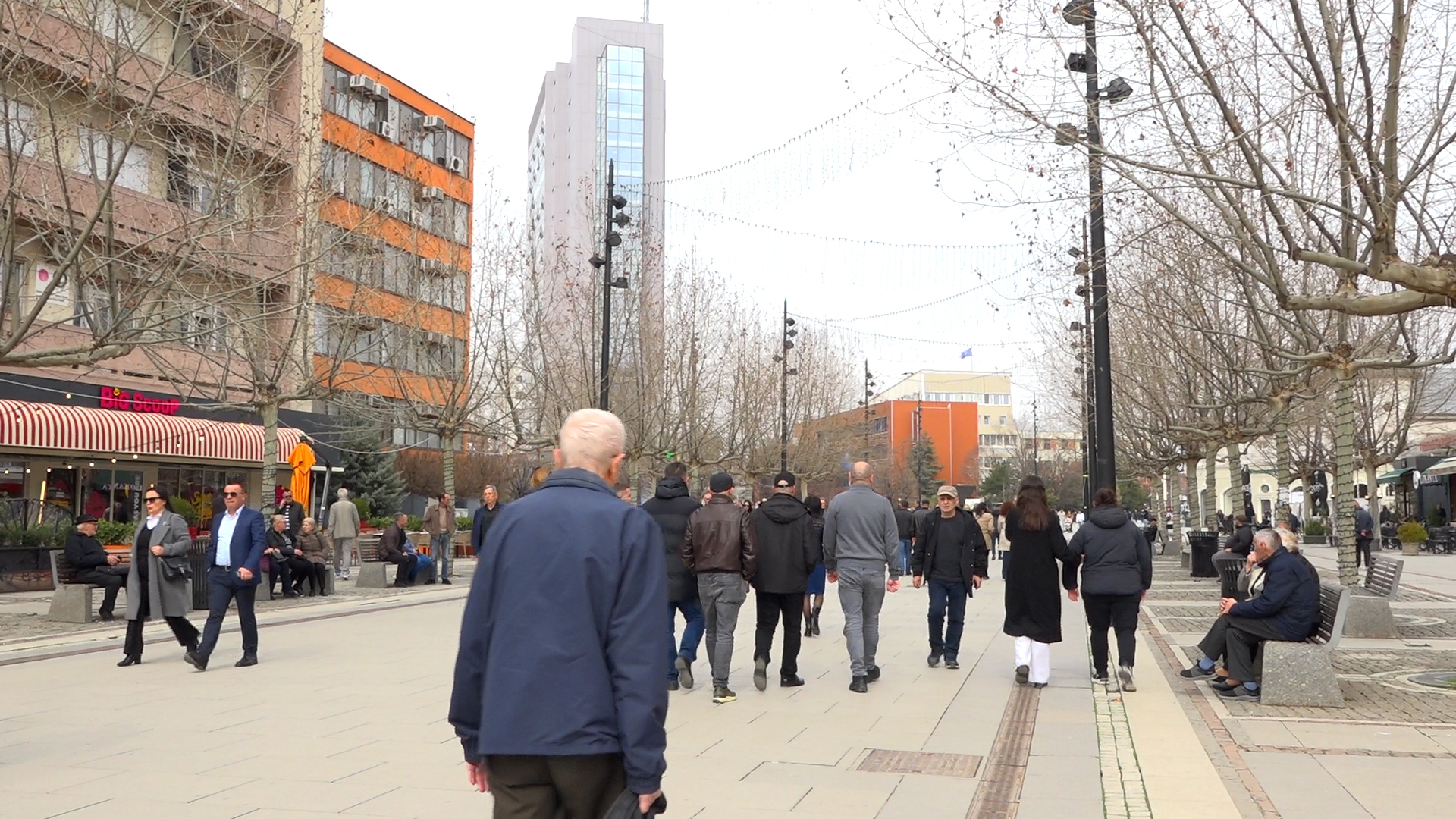 Qytetarët kundërshtojnë zgjedhjet e reja dhe mbështesin Vjosa Osmanin për president