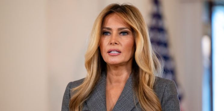Melania Trump mohon lidhjet me Jeffrey Epstein dhe kërkon seanca për mbijetuarit