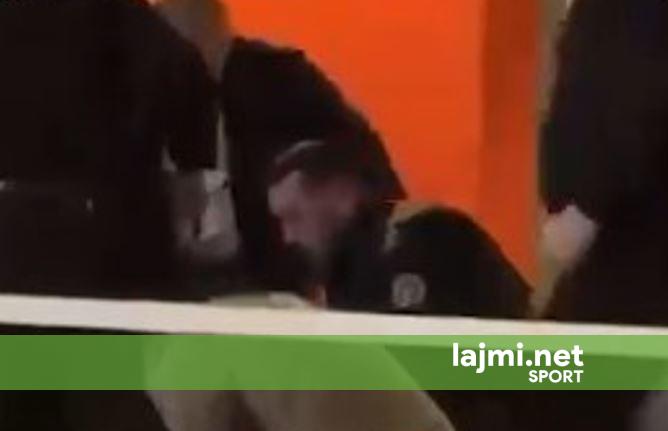 Tifoz rrezikon jetën pas rënies nga lartësia gjatë ndeshjes Trepça – Bashkimi