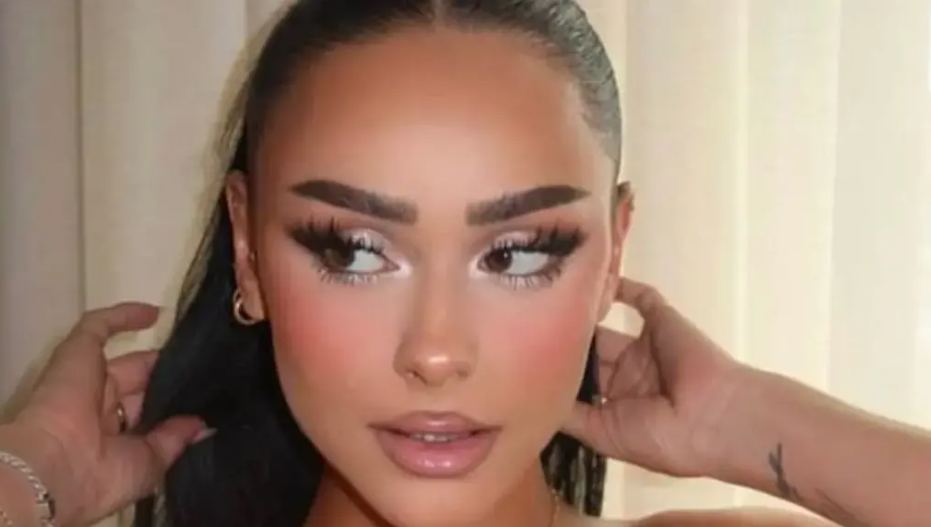 Egli Tako mahnit rrjetin me format trupore në top formë