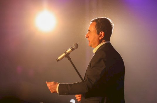 Albin Kurti feston 51-vjetorin e ditëlindjes në një datë historike për Kosovën