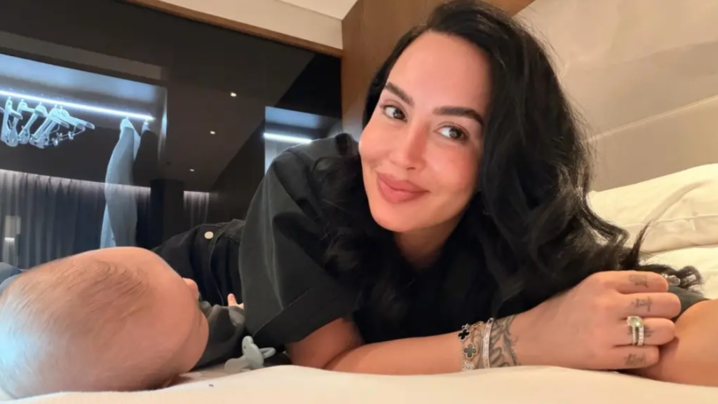 Dafina Zeqiri publikon foto me djalin, por fsheh fytyrën e tij