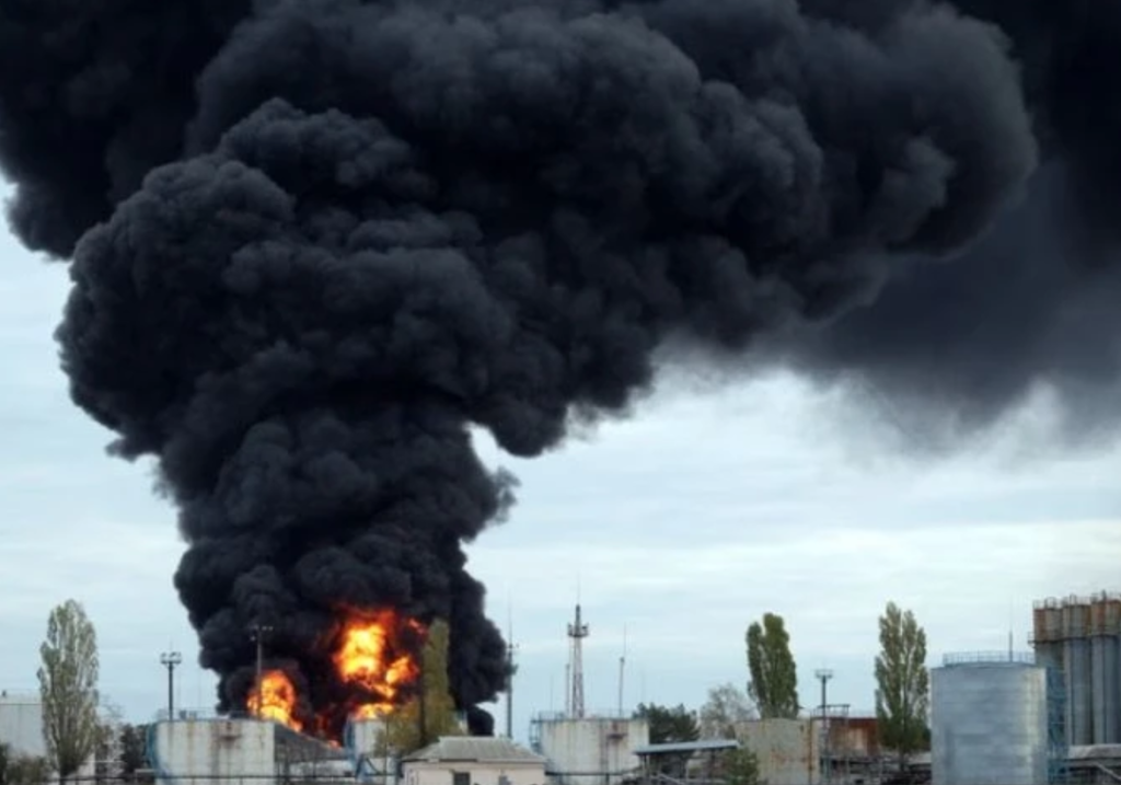 Irani sulmon rafineritë e naftës në Arabinë Saudite dhe Kuvajt