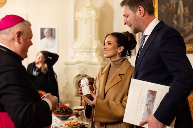 Princ Leka dhe Blerta Celibashi vizitojnë Sllovakinë pas martesës së tyre