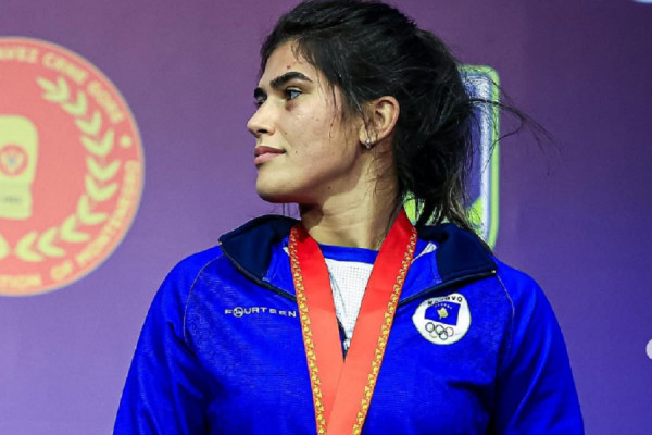 Donjeta Sadiku në garë për medalje në Turneun Ndërkombëtar të Boksit në Sofje