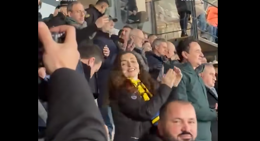 Kurti e Osmani së bashku në stadium për ndeshjen Kosovë-Turqi