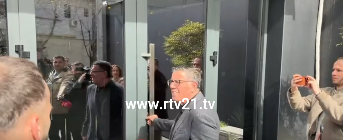 Lutfi Haziri ironizon pyetjen për votën ndaj Vjosa Osmanit