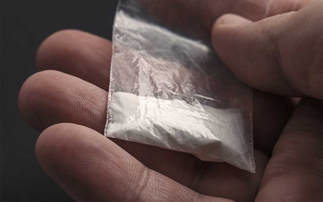 Një grua e kërkuar për narkotikë u arrestua në Prishtinë dhe u dërgua në burg për 15 ditë.