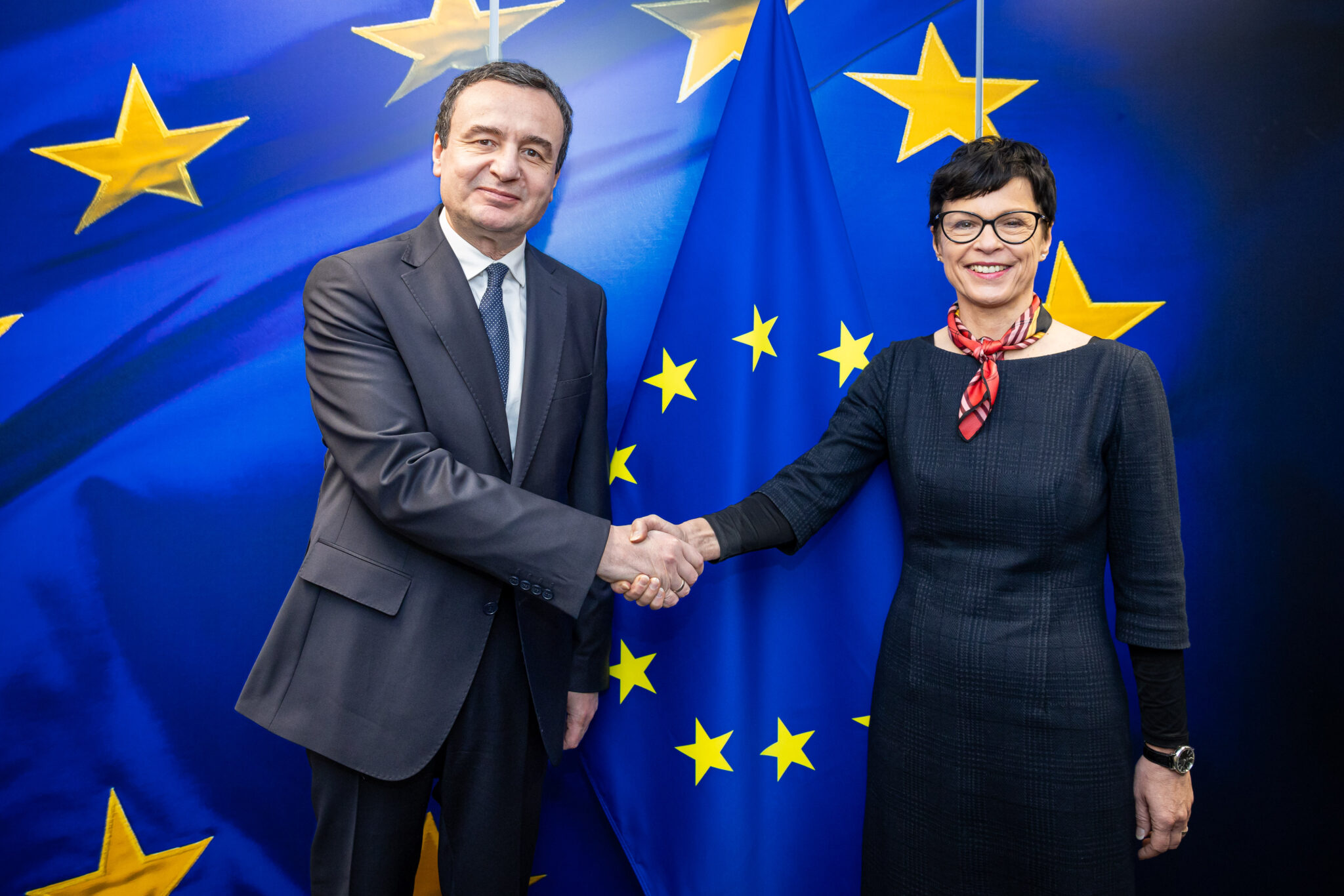 Kurti diskuton me Komisioneren Kos për integrimin dhe reformat në BE