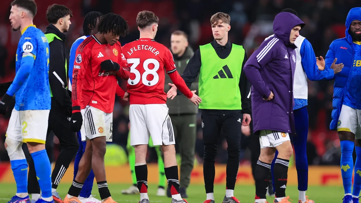 Jack Fletcher i Manchester United është gjobitur me 1,500 funte për fyerjen homofobe dhe pezulluar për gjashtë ndeshje.