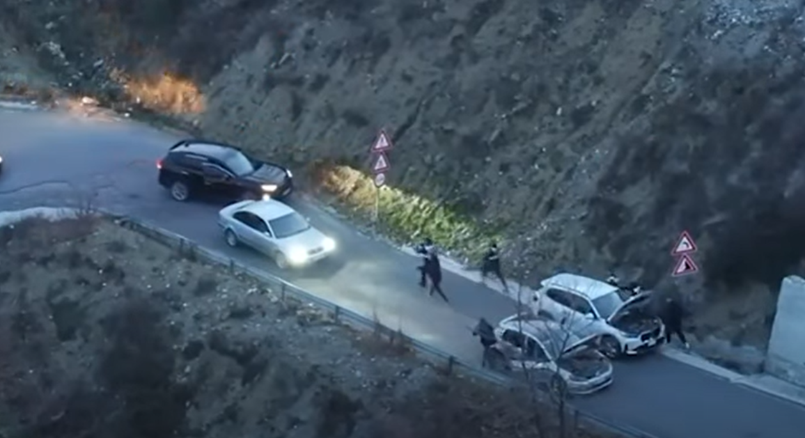 Arrestohet në Shëngjergj 46-vjeçari me armë dhe municion në një ndjekje si në film