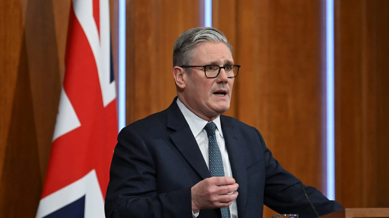 Starmer paralajmëron rritjen e ndikimit ekonomik nga zgjatja e luftës