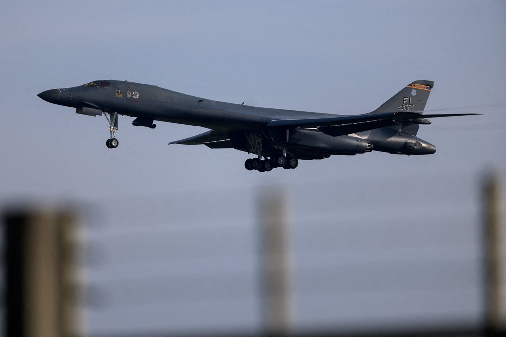 Bombarduesi amerikan B-1B zbarkon në bazën RAF Fairford në Britani