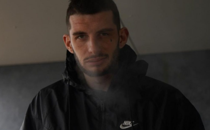 Kërkohet paraburgim për reperin Mossi dhe dy të tjerë për sulmin ndaj gazetarit Burim Pacolli