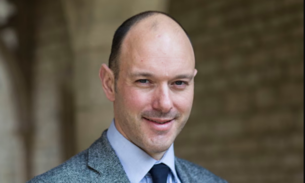 New York Times ka ndërprerë bashkëpunimin me gazetarin freelancer Alex Preston për përdorim të paautorizuar të AI në recension libri.