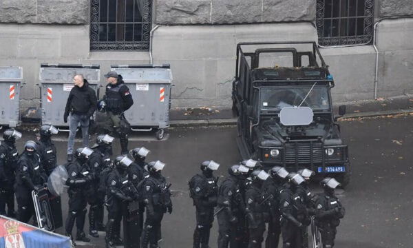 Radar zbulon planin e Vuçiq për sulmin me topin zanor ndaj protestuesve më 15 mars