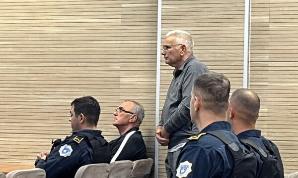 Dëshmitari Avdi Rexhaj rrëfeu në gjykim për dëbimin dhe plaçkitjen e familjeve shqiptare nën drejtimin e Momir Pantiqit më 7 maj 1999.