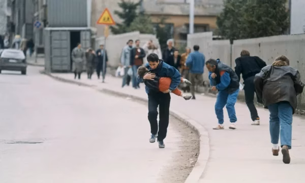 “Snajperët e Sarajevës”: Akuza për “safari njerëzor” dhe përfshirja e Vuçiqit dhe Stanišiçit