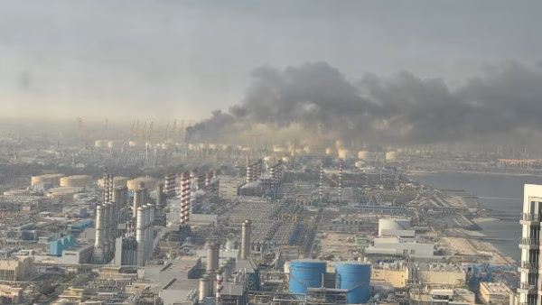 Shpërthime të forta dhe zjarr në portin Jebel Ali të Dubait