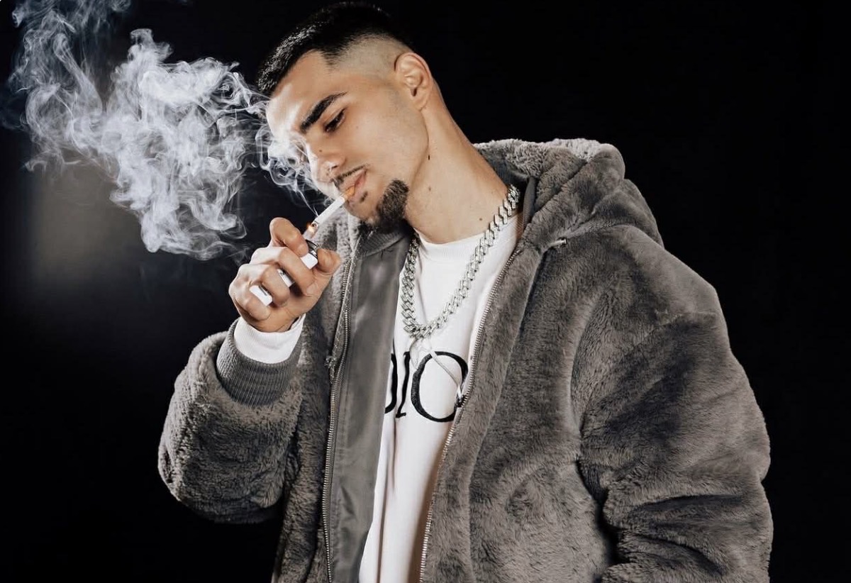 AURON publikon këngën e re "GJYNAH" dhe premton hite të reja