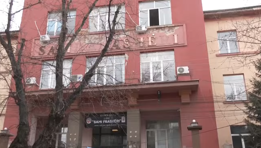 Gjysma e shkollave në Prishtinë të pasigurta për nxënësit, nisën sanimet emergjente