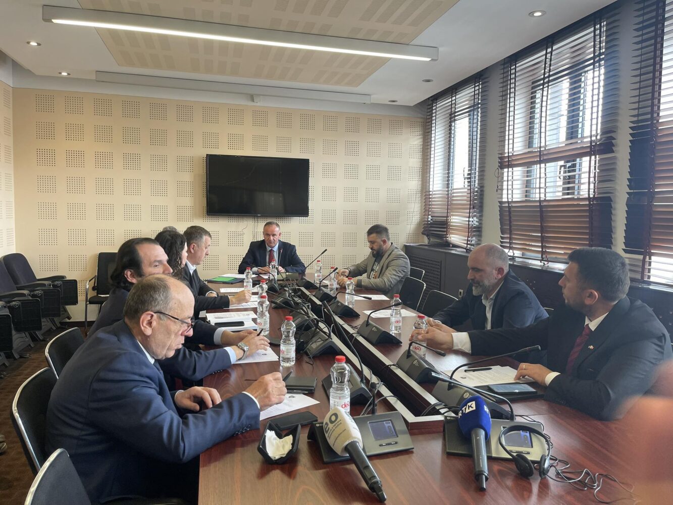 PDK kritikon ashpër gjendjen alarmante në sektorët kyç të Kosovës