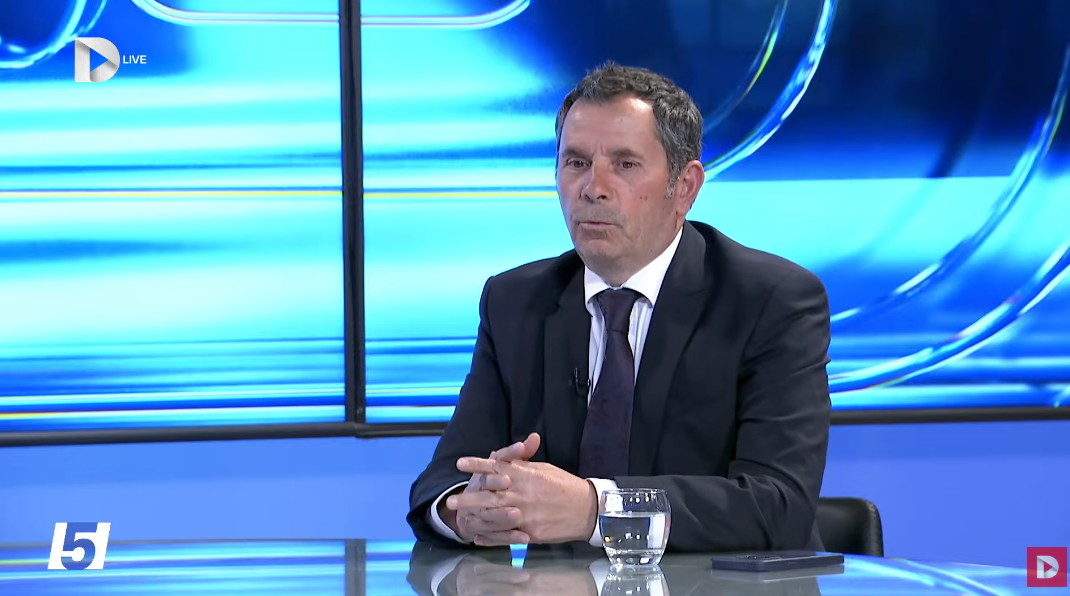 Fyerjet ndaj Osmanit dëmtojnë Vetëvendosjen, jo presidenten