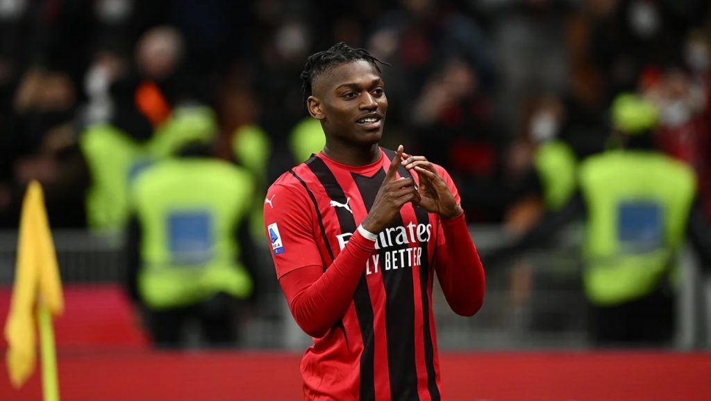AC Milan shqyrton shitjen e Rafael Leao në merkato
