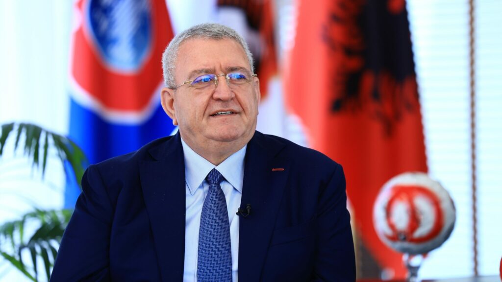 Armand Duka uron Kombëtaren e Kosovës para ndeshjes vendimtare me Turqinë