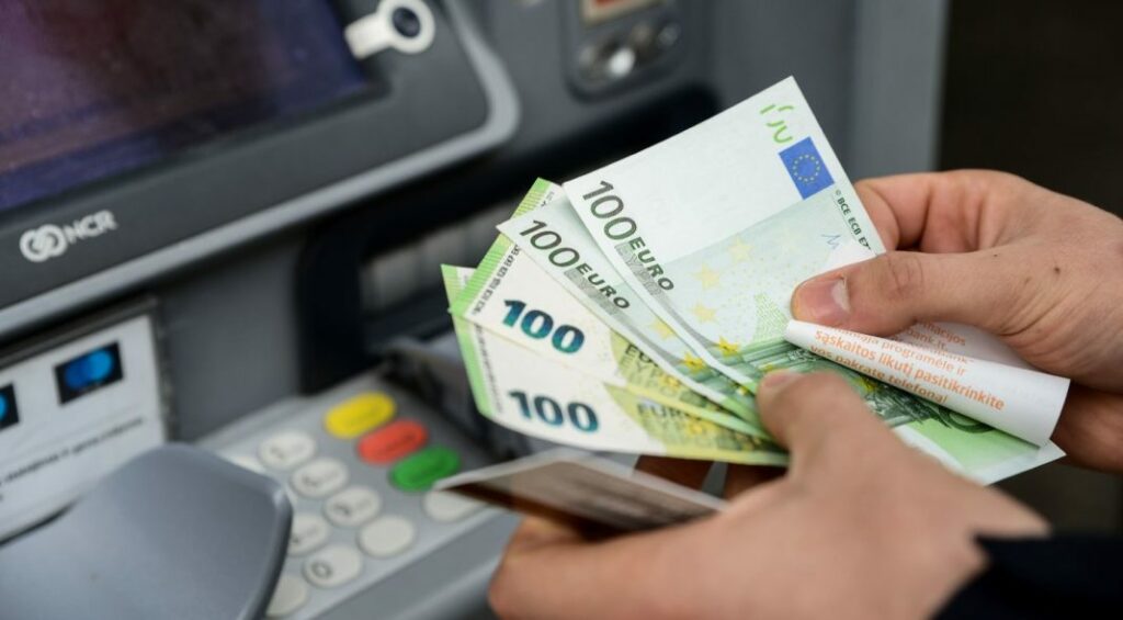 Vjedhje dhe dëmtim i aparateve për pagesa në Fushë Kosovë