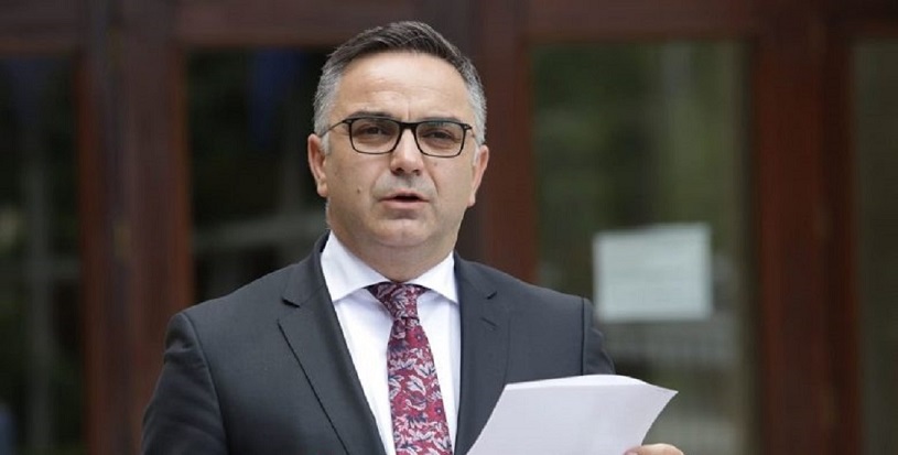 Tahiri kundërshton vendimet “për hatër” në dhënien e tokës Manastirit të Deçanit