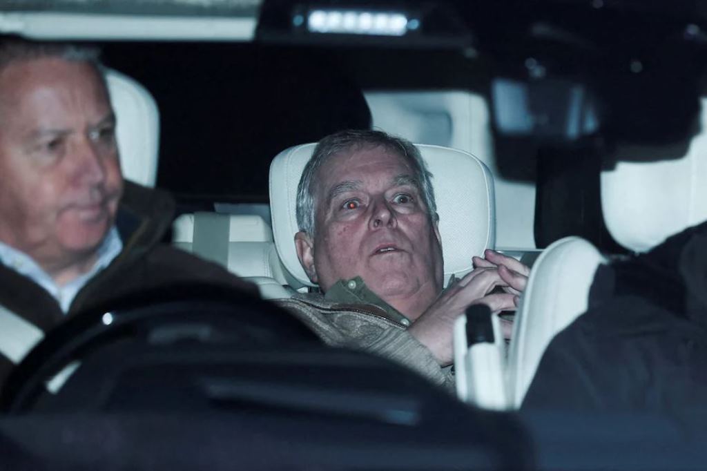 Ish-princi Andrew është liruar disa orë pas arrestimit në lidhje me skandalin Epstein.
